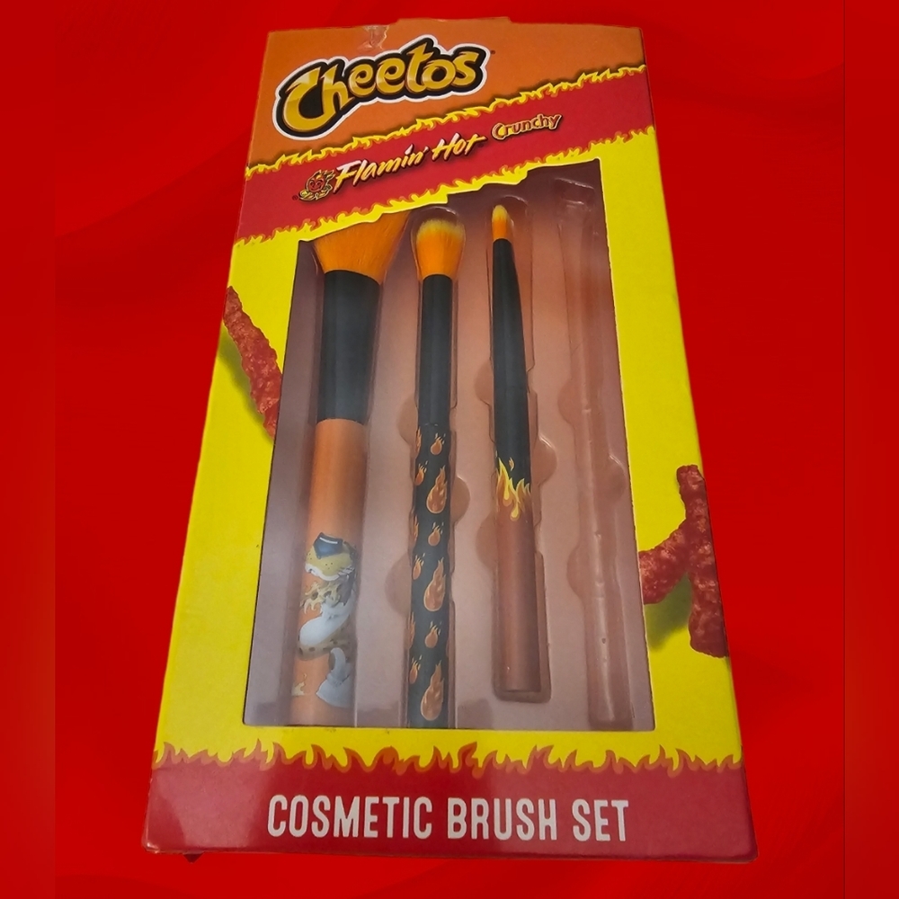 NIB Cheetos Cosmetic Brush Set Makeup Brushes